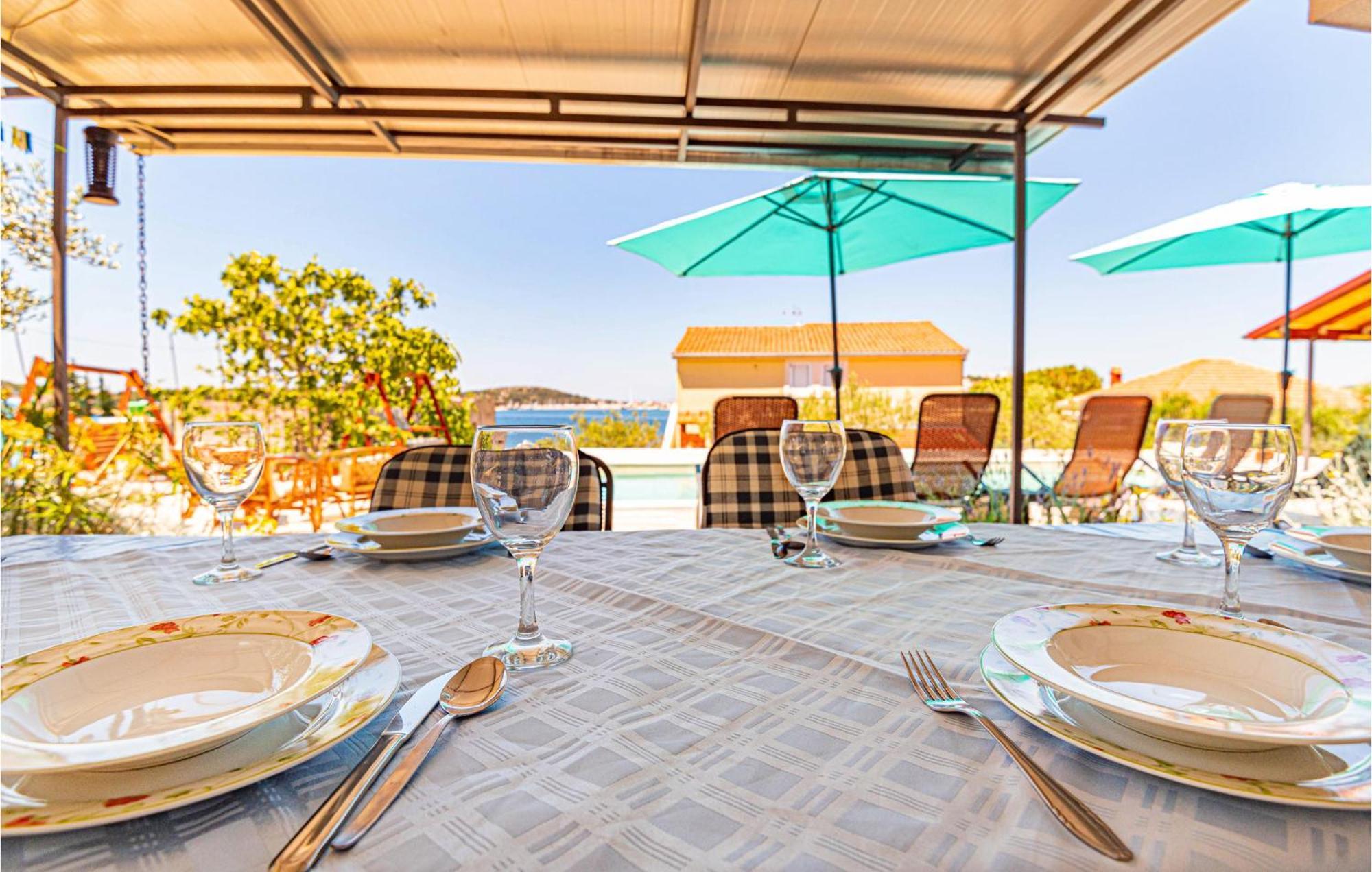 Nice Home In Zatoglav With House Sea View Podglavica ภายนอก รูปภาพ